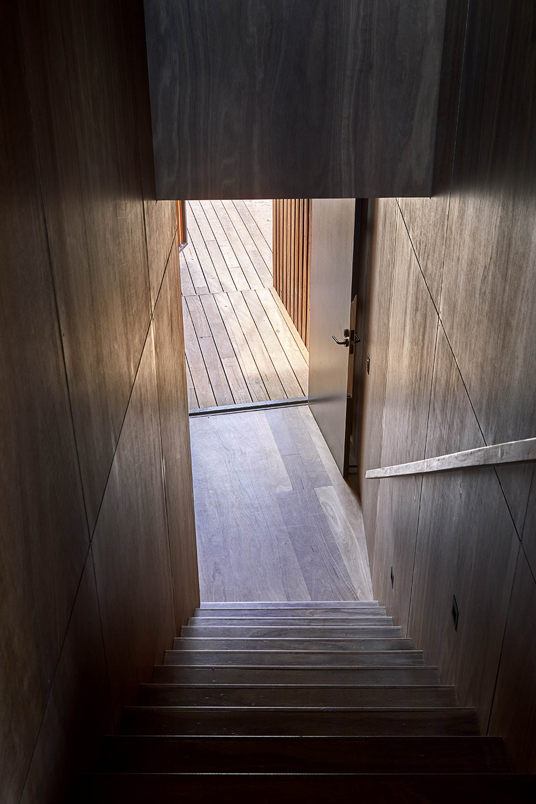 Hide House in Venus Bay MRTN Architects